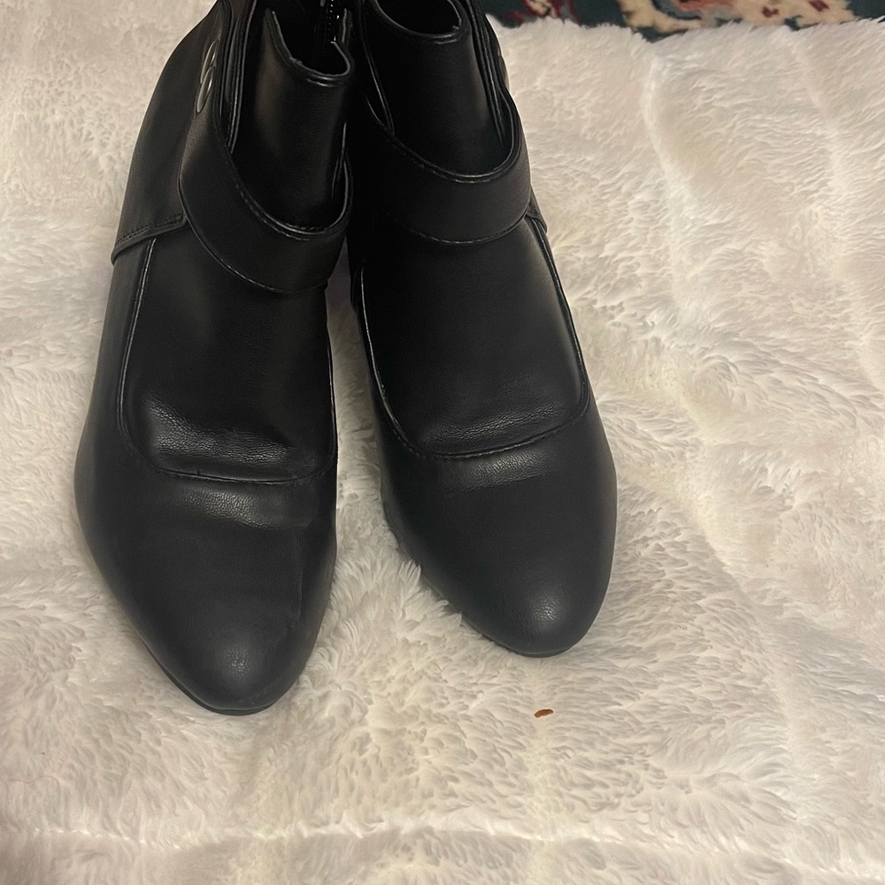Ankle boots very new size 61/2 black